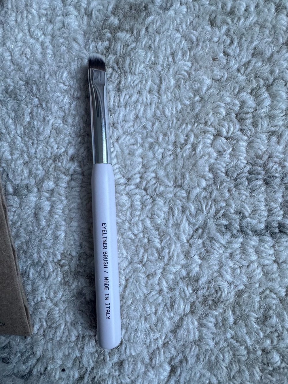 Jones Road Limited Edition Mini The Eyeliner Brush - Picture 4 of 4